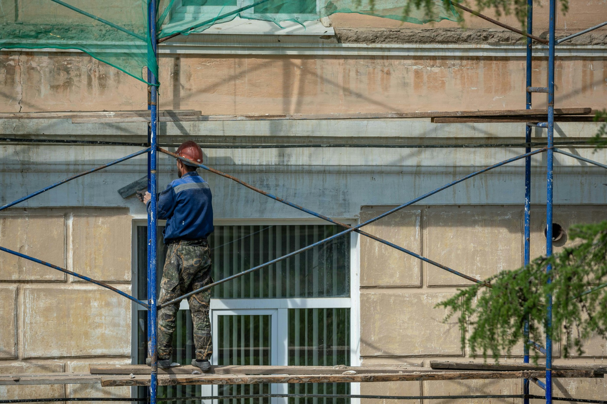 Exterior building maintenance work by Dynamic Projecx